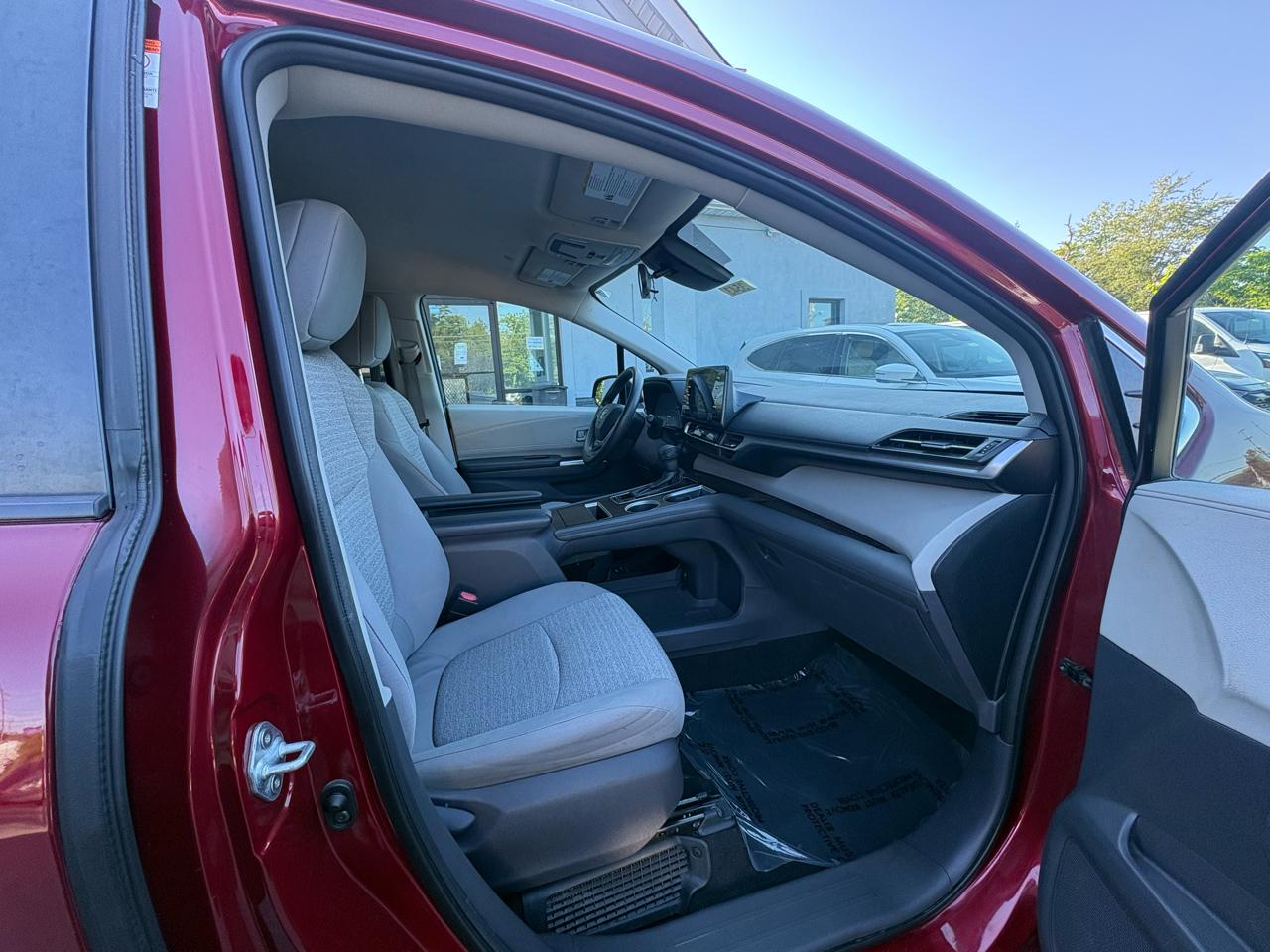 Toyota Sienna LE FWD 8-Passenger (Natl) 2021