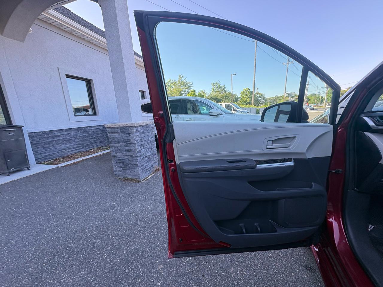 Toyota Sienna LE FWD 8-Passenger (Natl) 2021