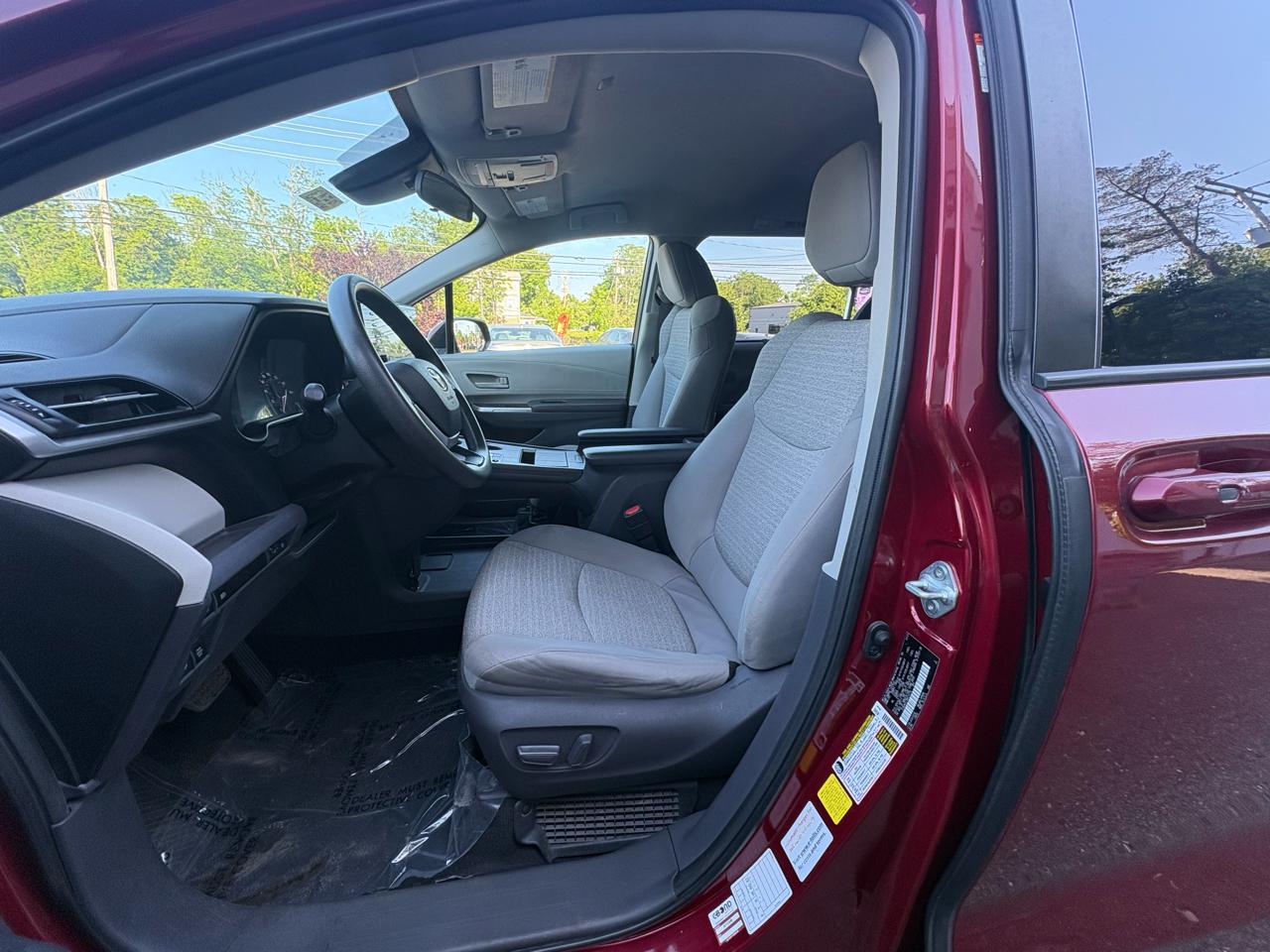 Toyota Sienna LE FWD 8-Passenger (Natl) 2021