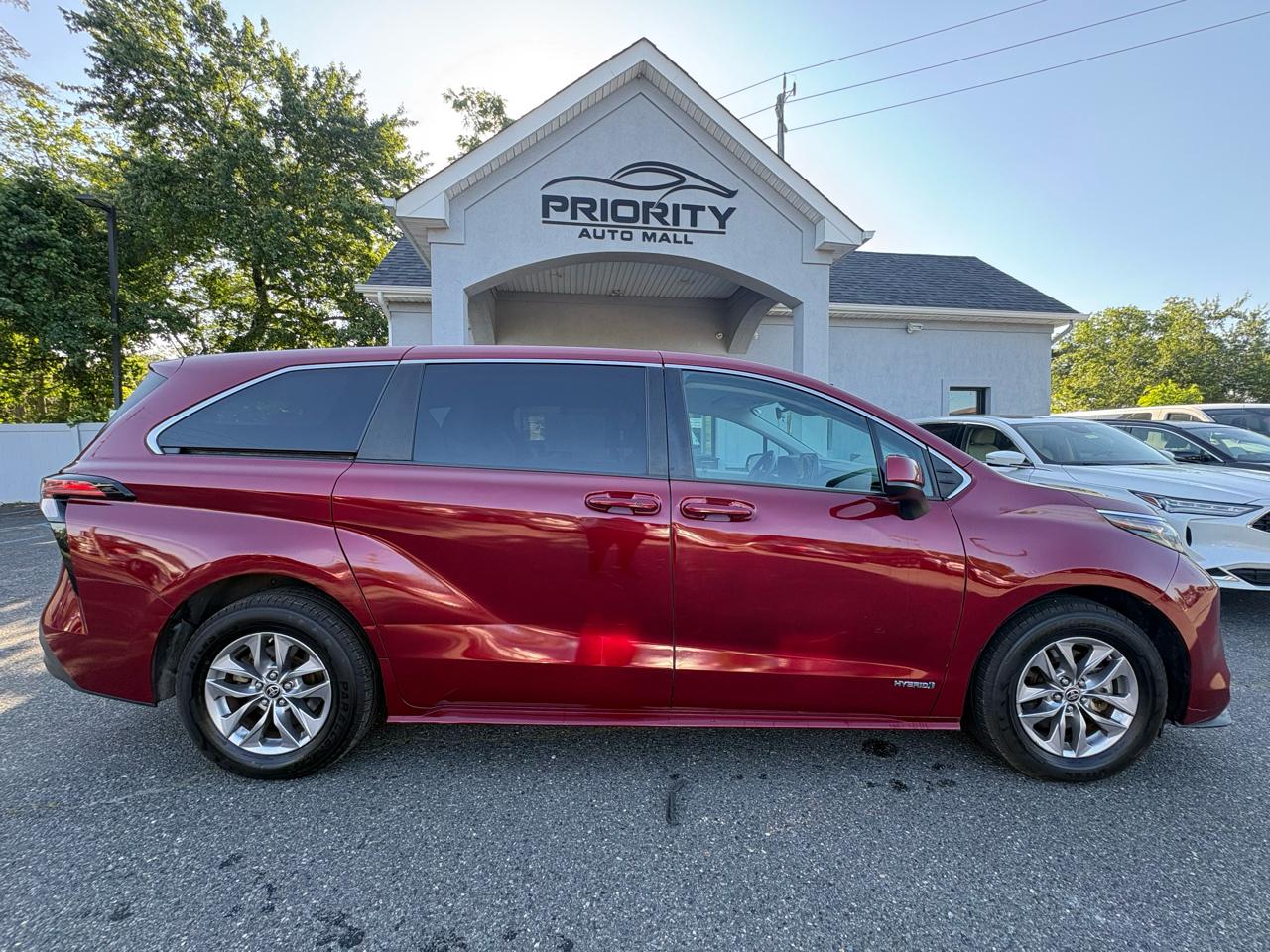 Toyota Sienna LE FWD 8-Passenger (Natl) 2021