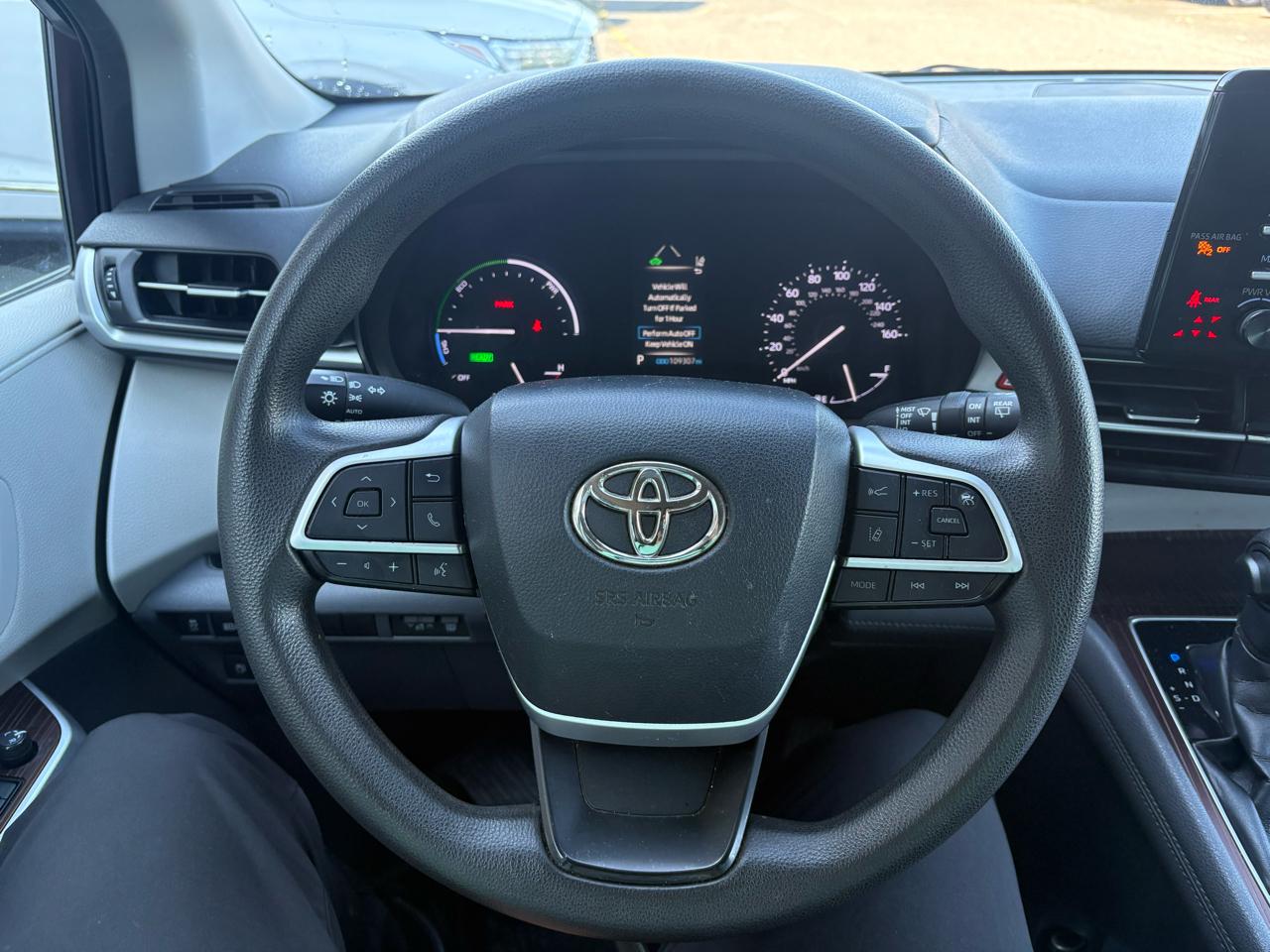 Toyota Sienna LE FWD 8-Passenger (Natl) 2021