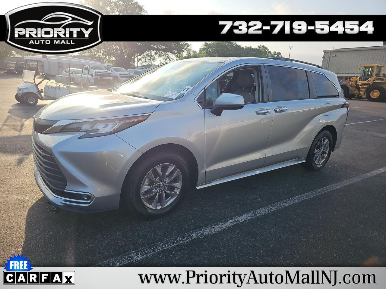 Toyota Sienna XLE FWD 8-Passenger (Natl) 2023