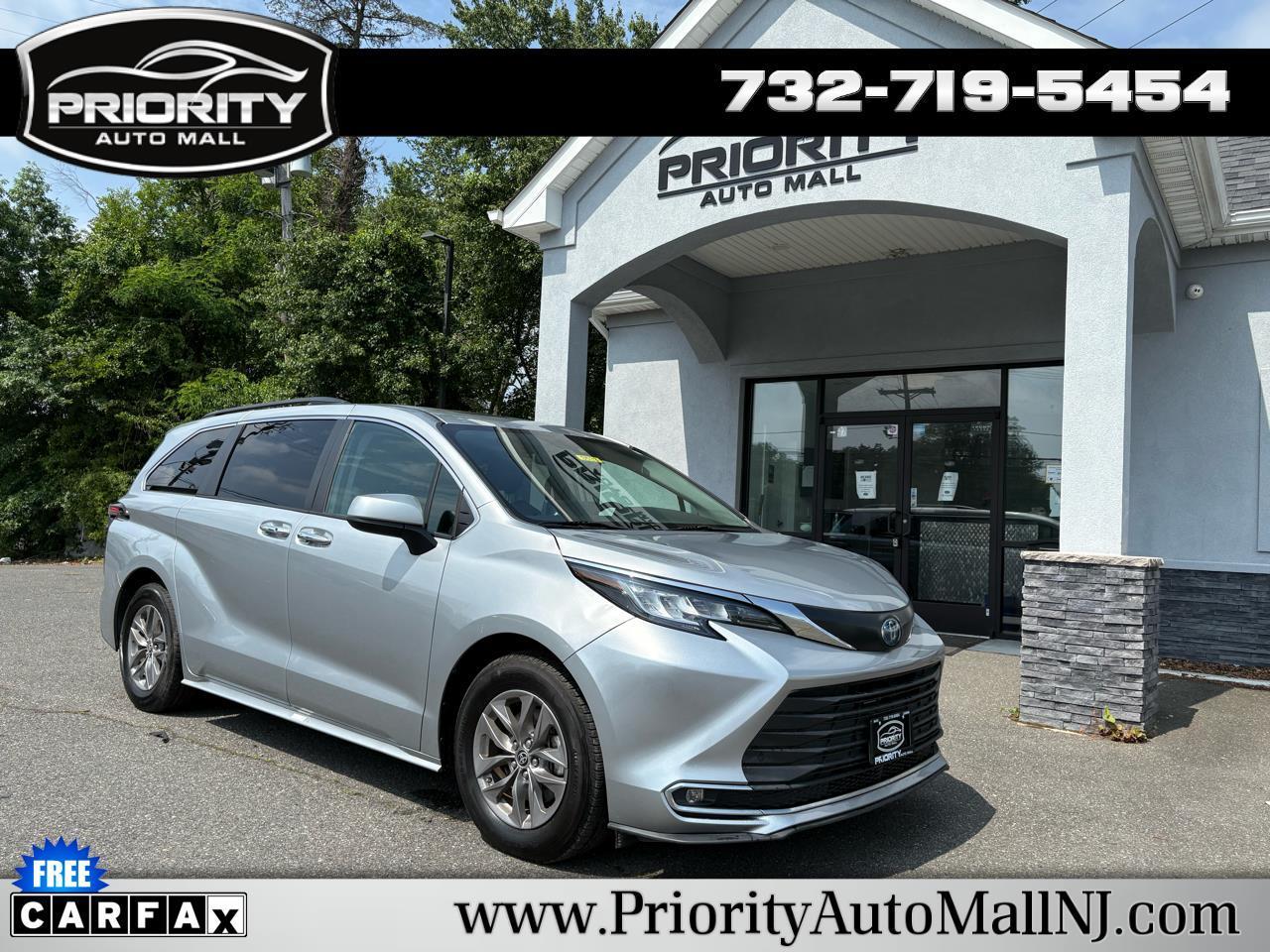 Toyota Sienna XLE FWD 8-Passenger (Natl) 2023