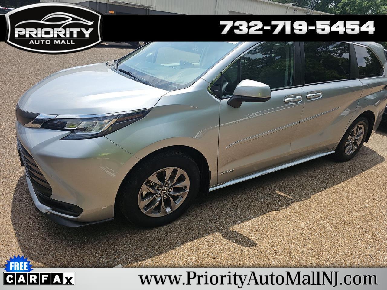 Toyota Sienna LE FWD 8-Passenger (Natl) 2021