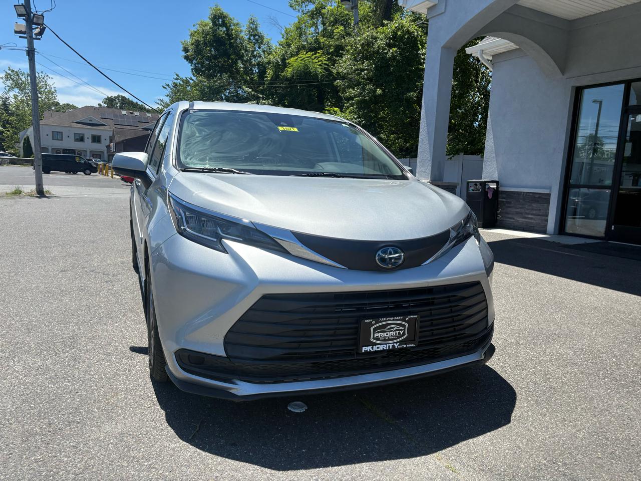 Toyota Sienna LE FWD 8-Passenger (Natl) 2021