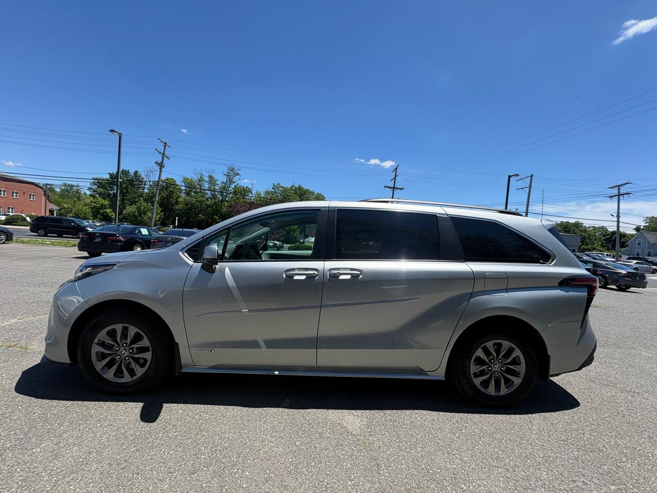 Toyota Sienna LE FWD 8-Passenger (Natl) 2021
