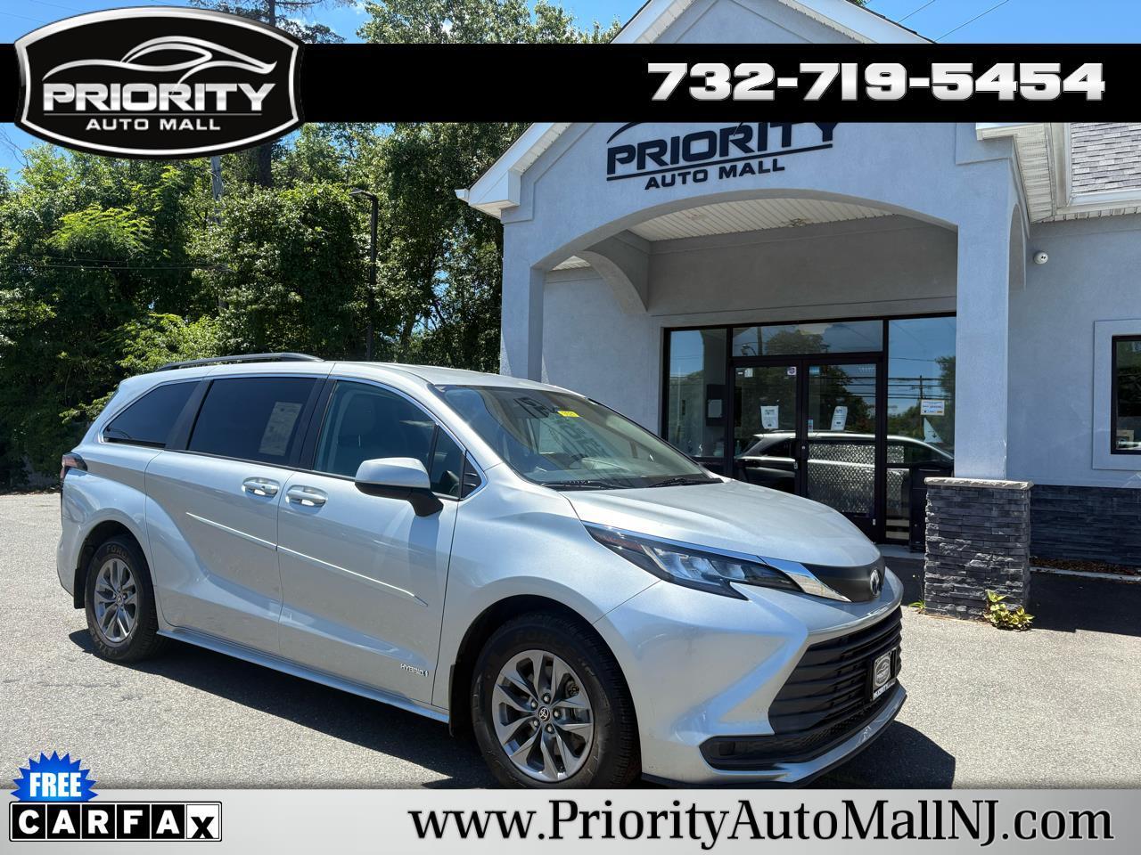 2021 Toyota Sienna LE FWD 8-Passenger (Natl)