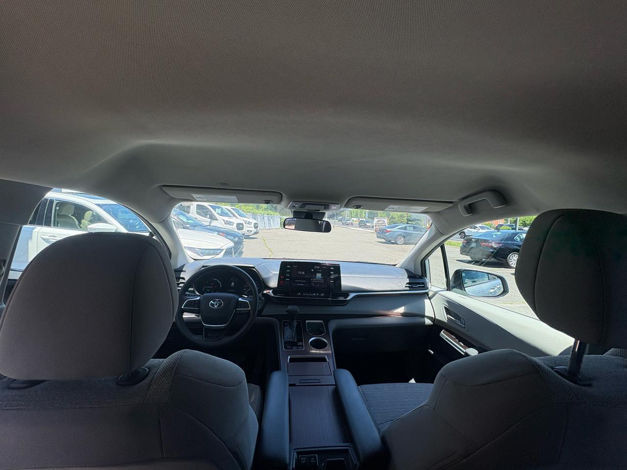 Toyota Sienna LE FWD 8-Passenger (Natl) 2021