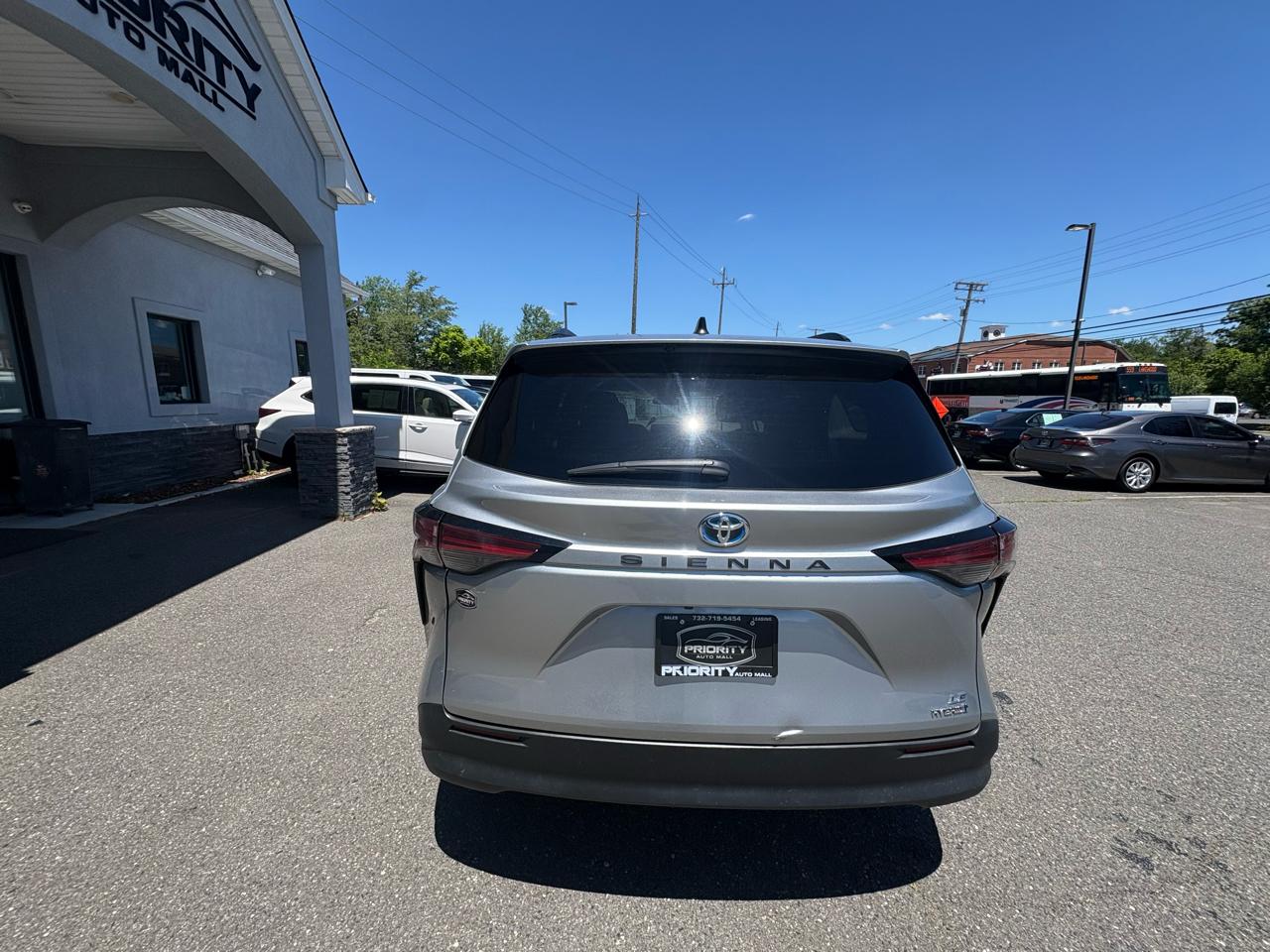 Toyota Sienna LE FWD 8-Passenger (Natl) 2021