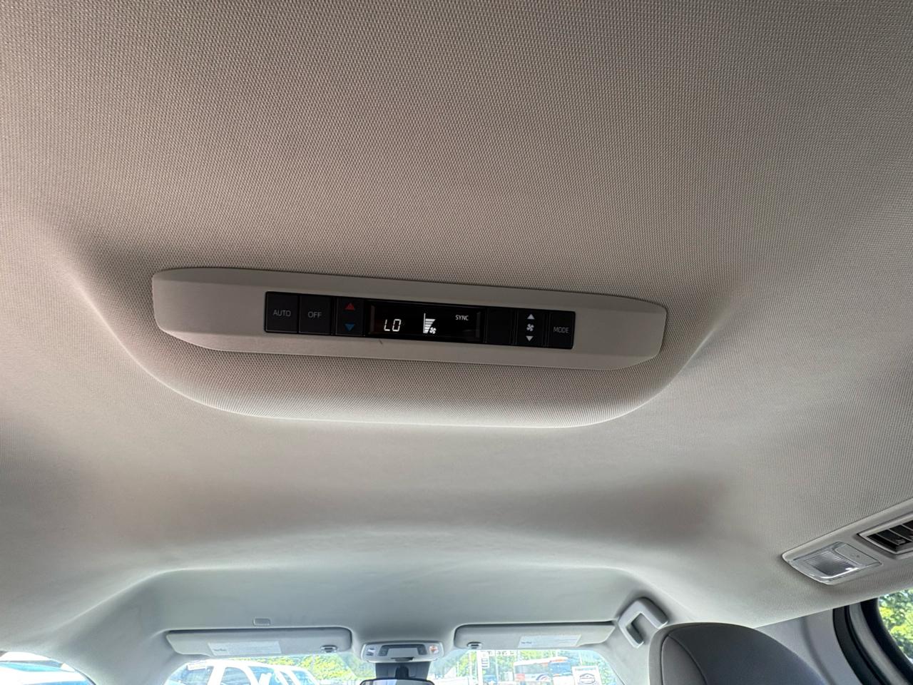 Toyota Sienna LE FWD 8-Passenger (Natl) 2021