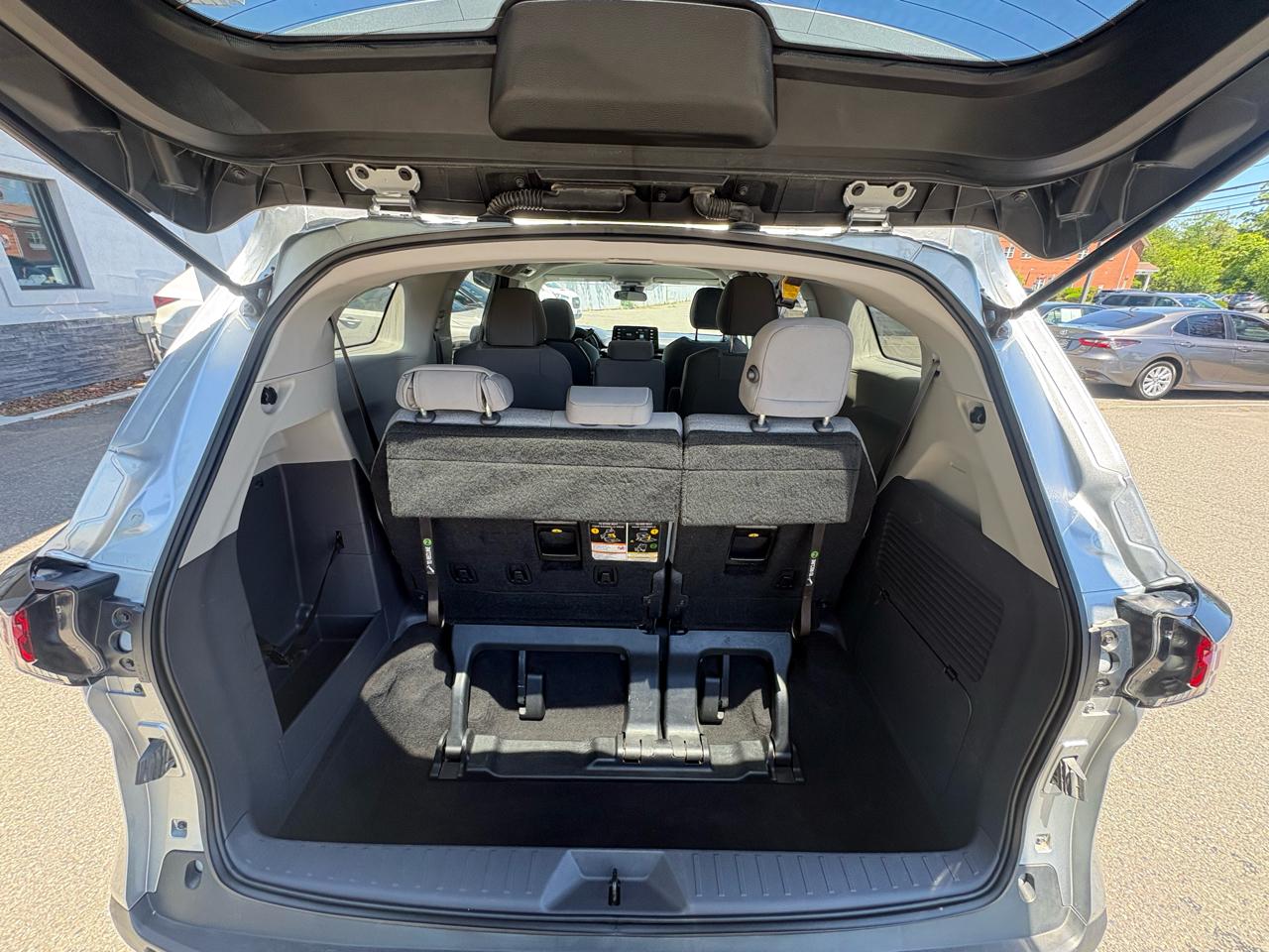 Toyota Sienna LE FWD 8-Passenger (Natl) 2021