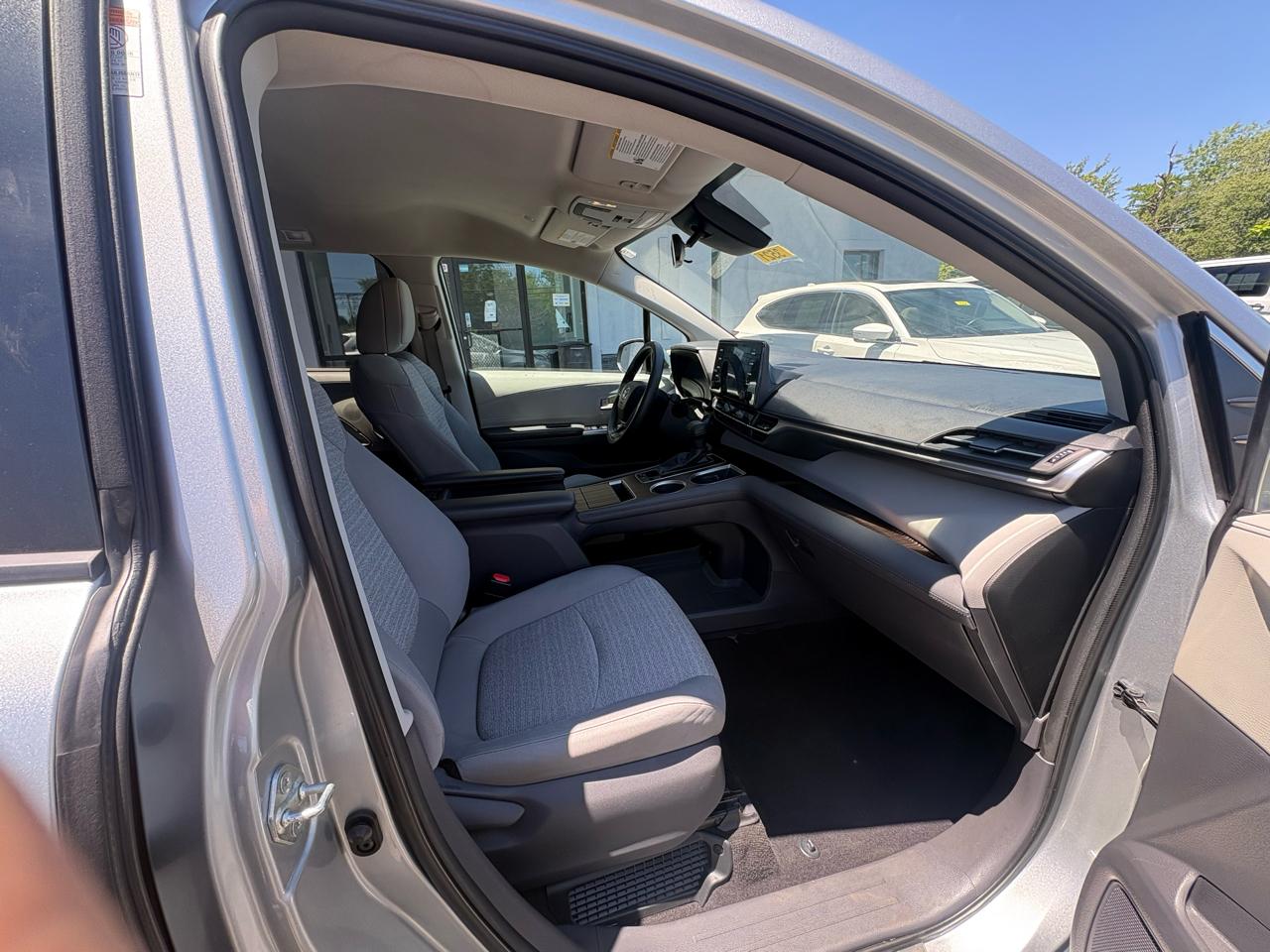 Toyota Sienna LE FWD 8-Passenger (Natl) 2021