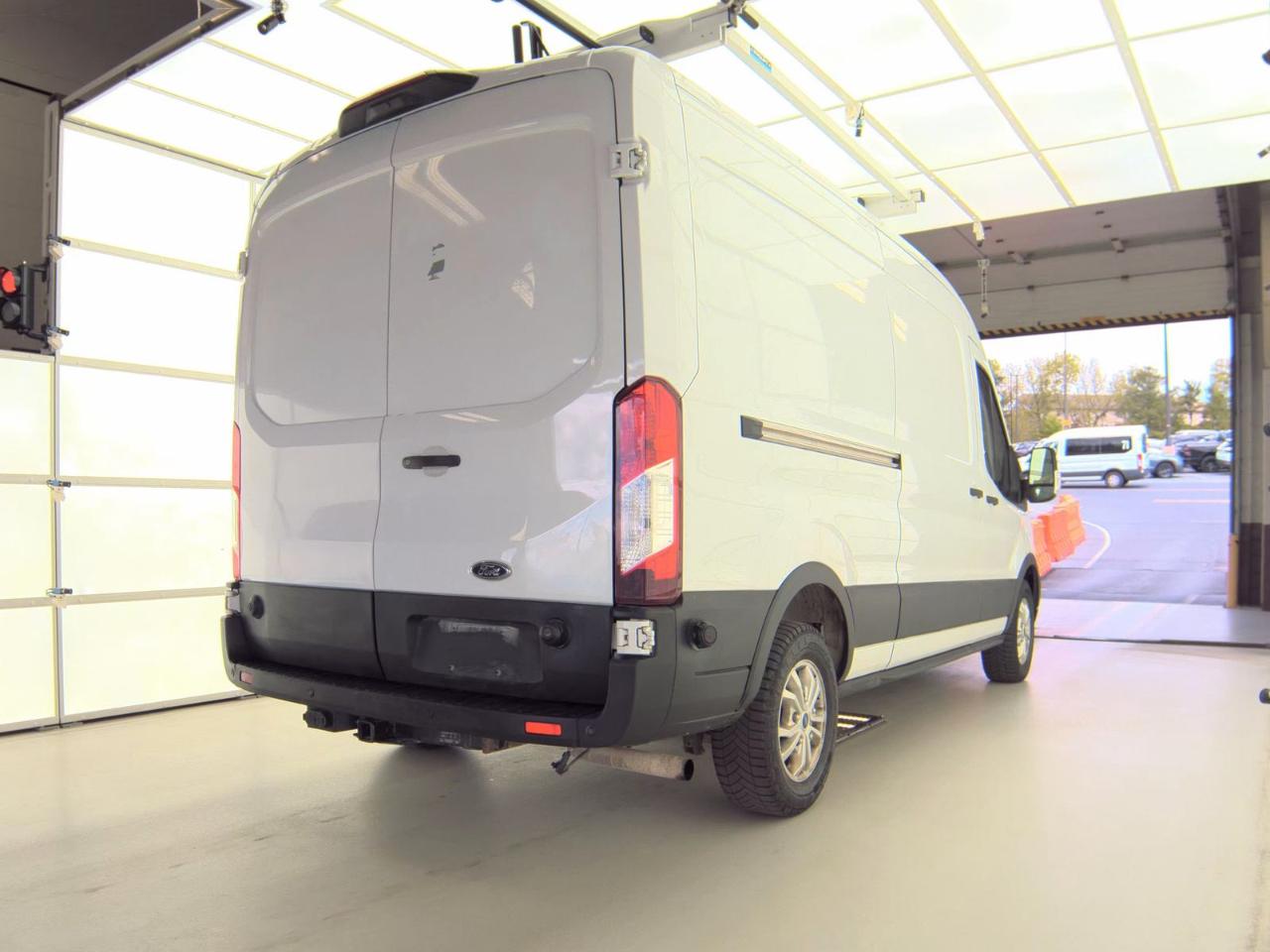 Ford Transit Cargo Van T-250 130" Med Rf 9070 GVWR RWD 2023