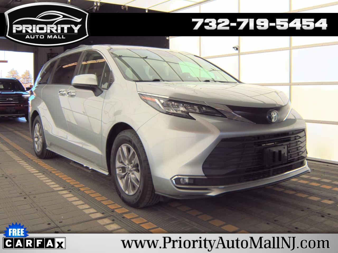 Toyota Sienna XLE FWD 8-Passenger (Natl) 2022