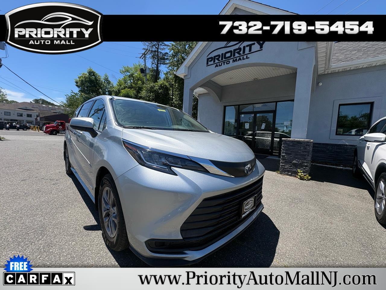 Toyota Sienna XLE FWD 8-Passenger (Natl) 2022