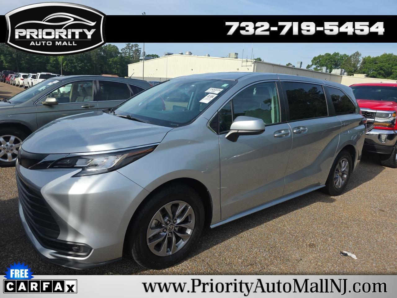 2023 Toyota Sienna's photo
