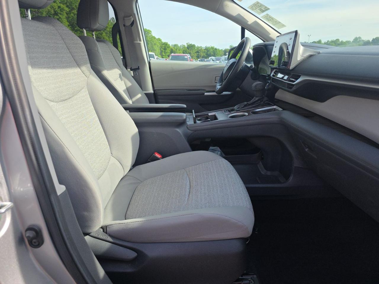 Toyota Sienna LE FWD 8-Passenger (Natl) 2023