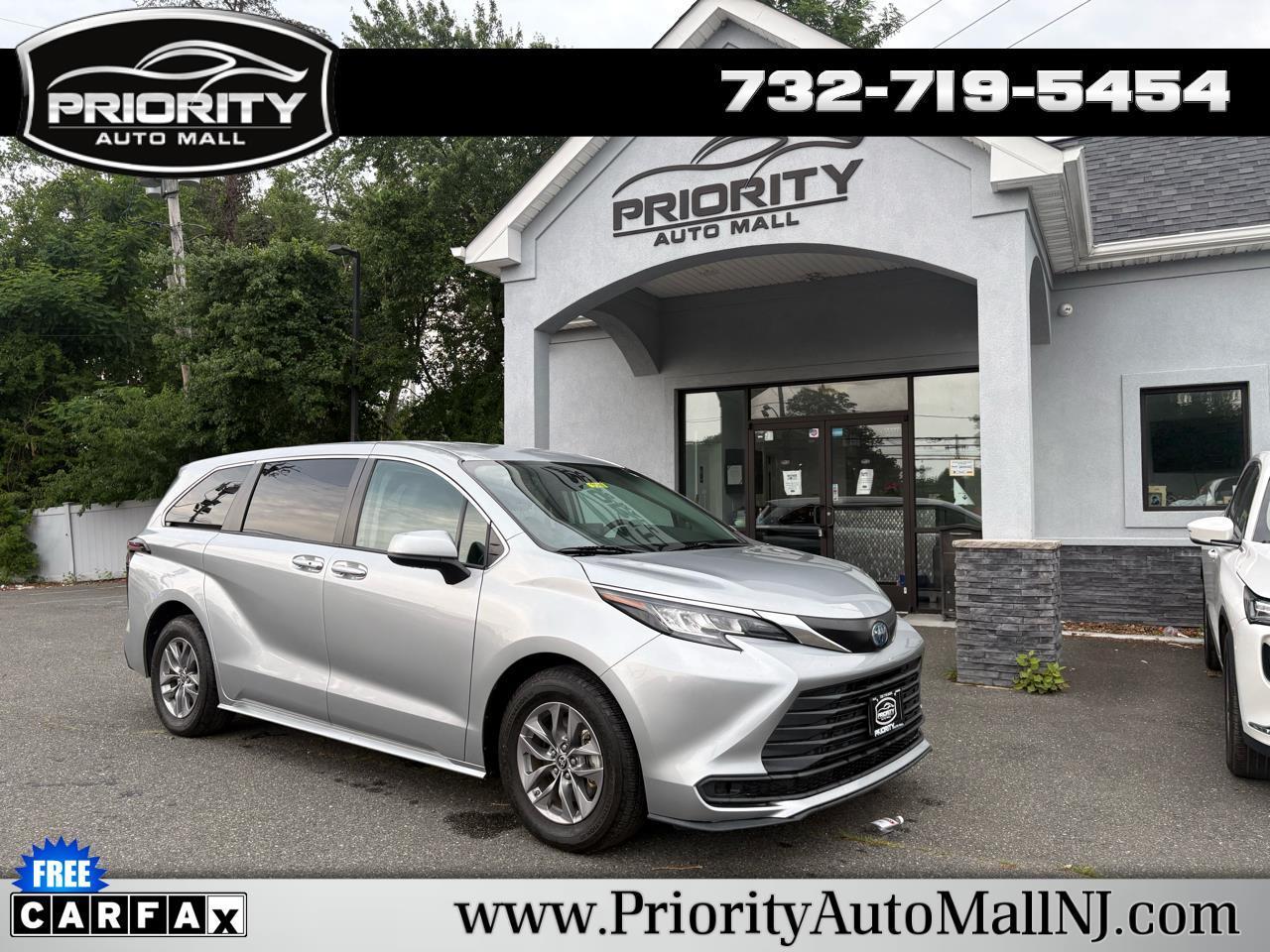 Toyota Sienna LE FWD 8-Passenger (Natl) 2023