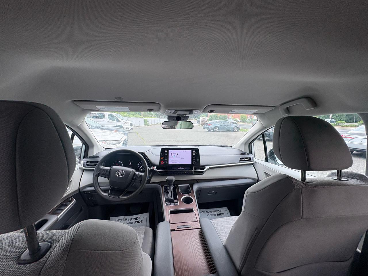 Toyota Sienna LE FWD 8-Passenger (Natl) 2023