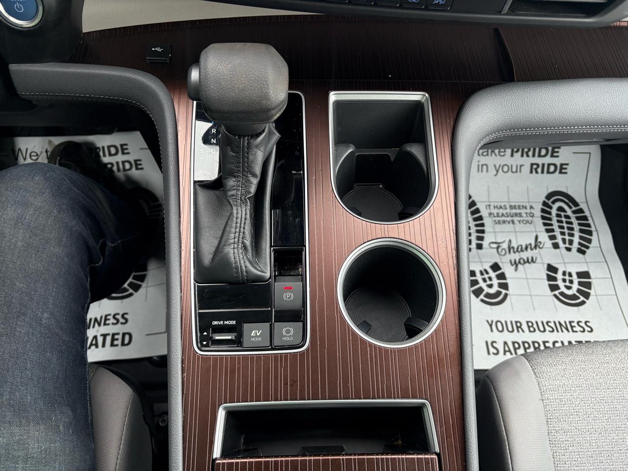 Toyota Sienna LE FWD 8-Passenger (Natl) 2023