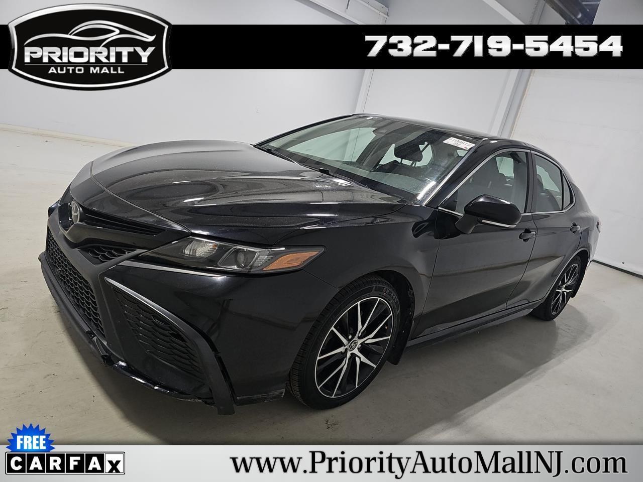 2023 Toyota Camry SE's photo