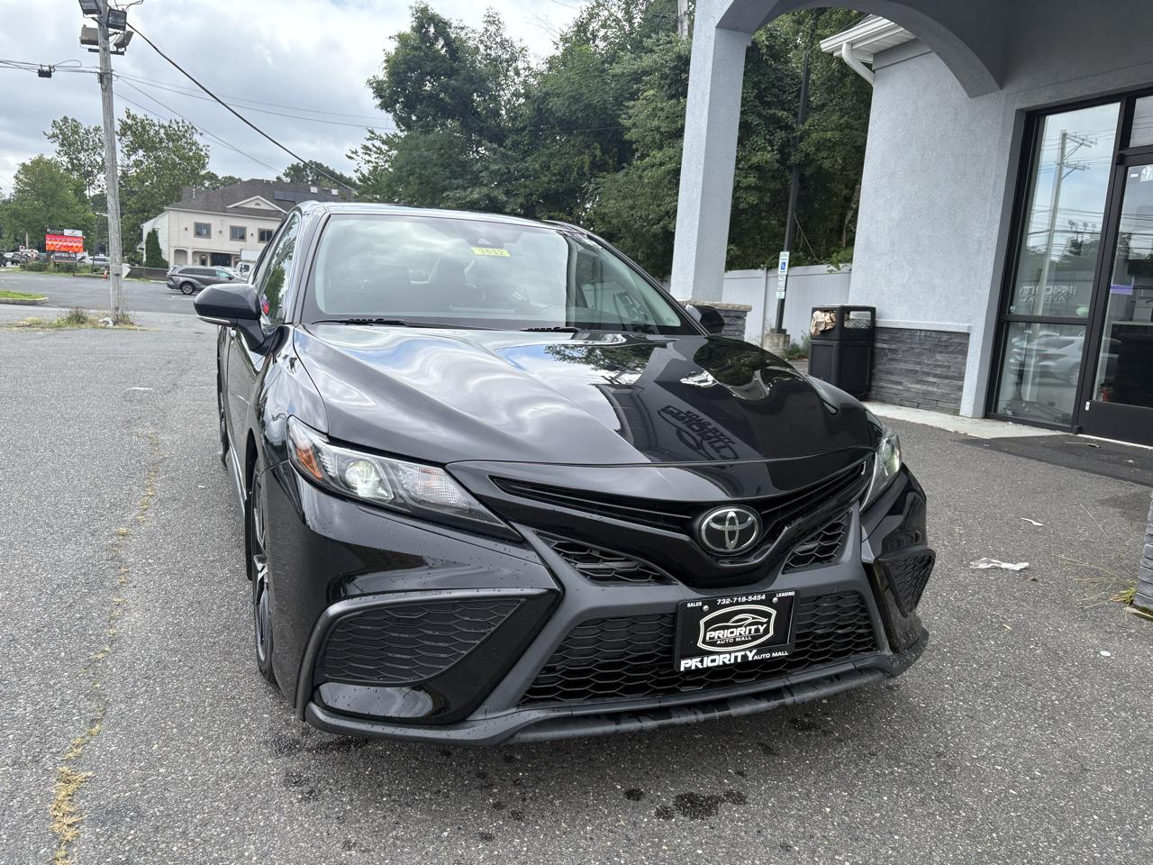 Toyota Camry SE 2023