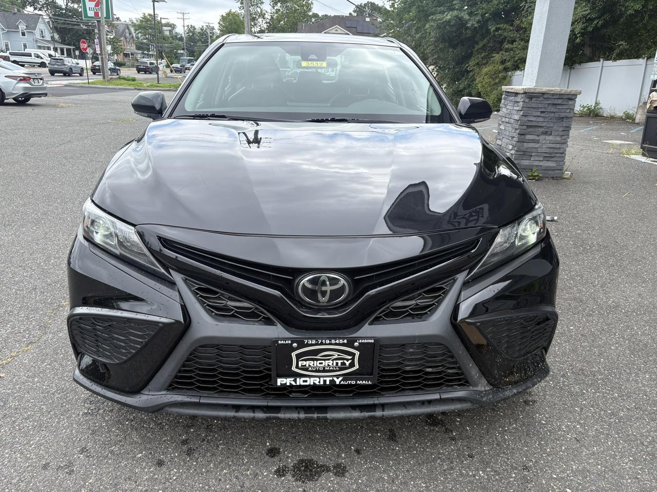 Toyota Camry SE 2023
