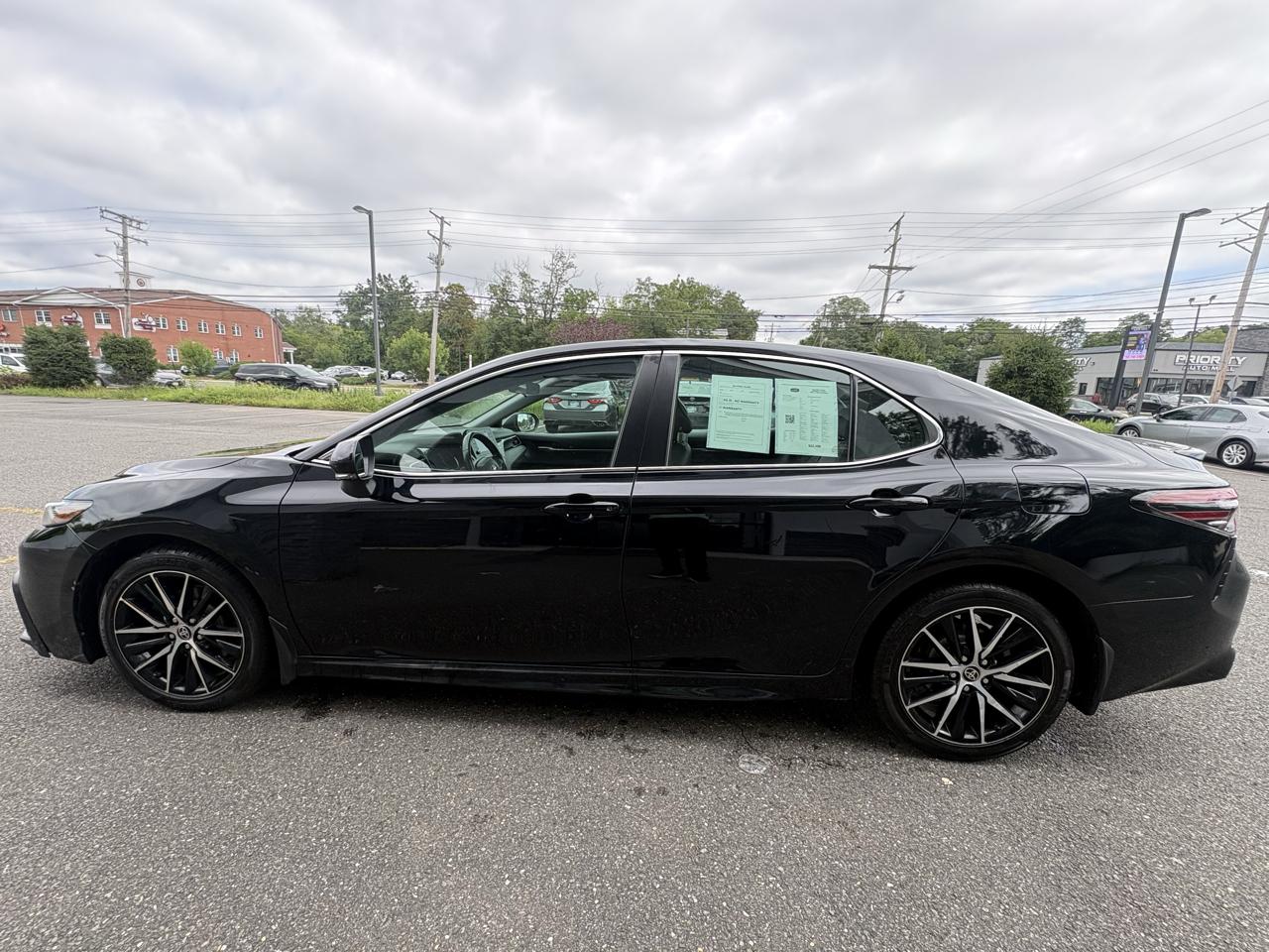 Toyota Camry SE 2023