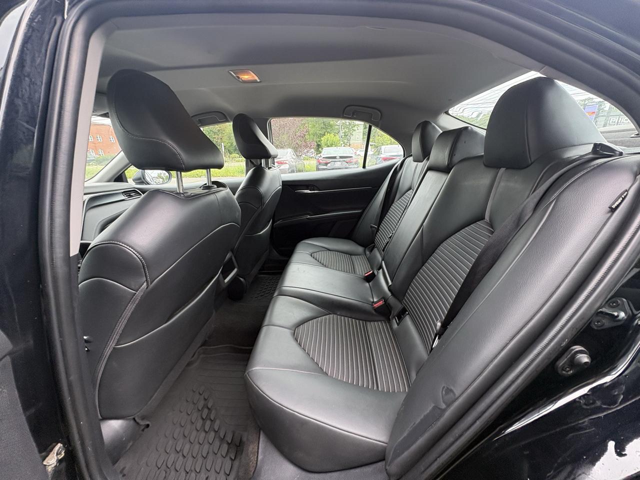 Toyota Camry SE 2023