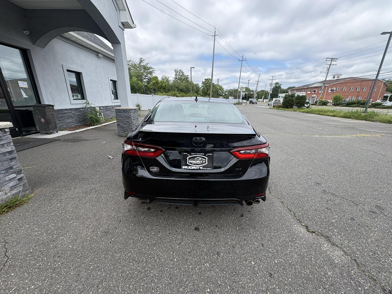 Toyota Camry SE 2023