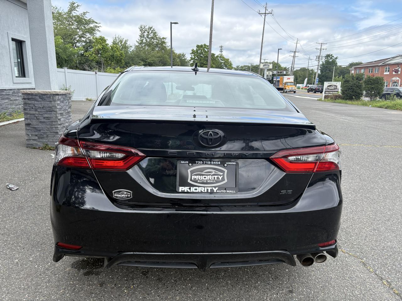 Toyota Camry SE 2023