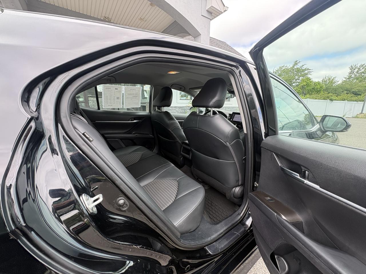 Toyota Camry SE 2023