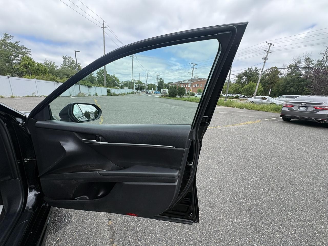 Toyota Camry SE 2023