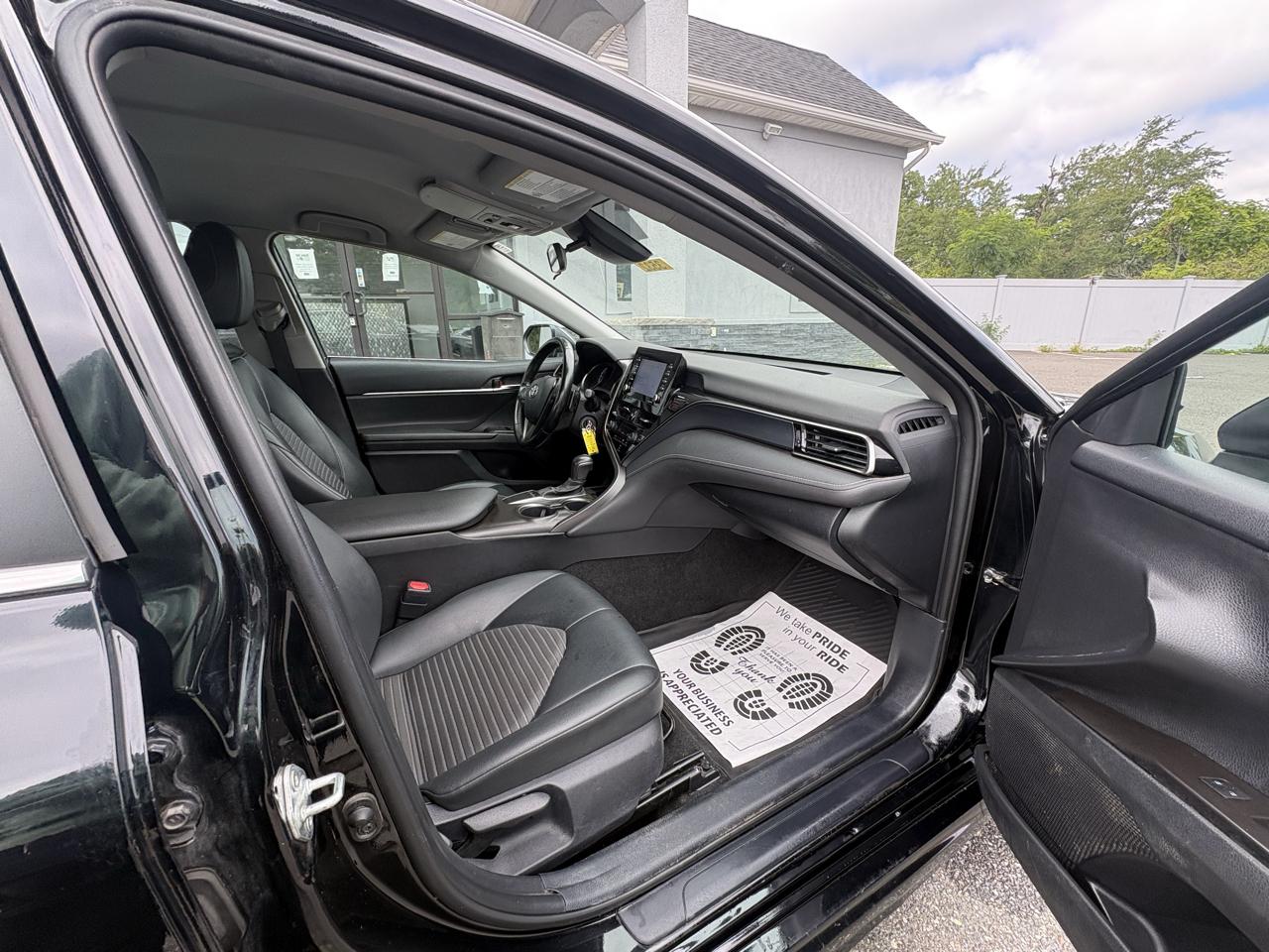 Toyota Camry SE 2023