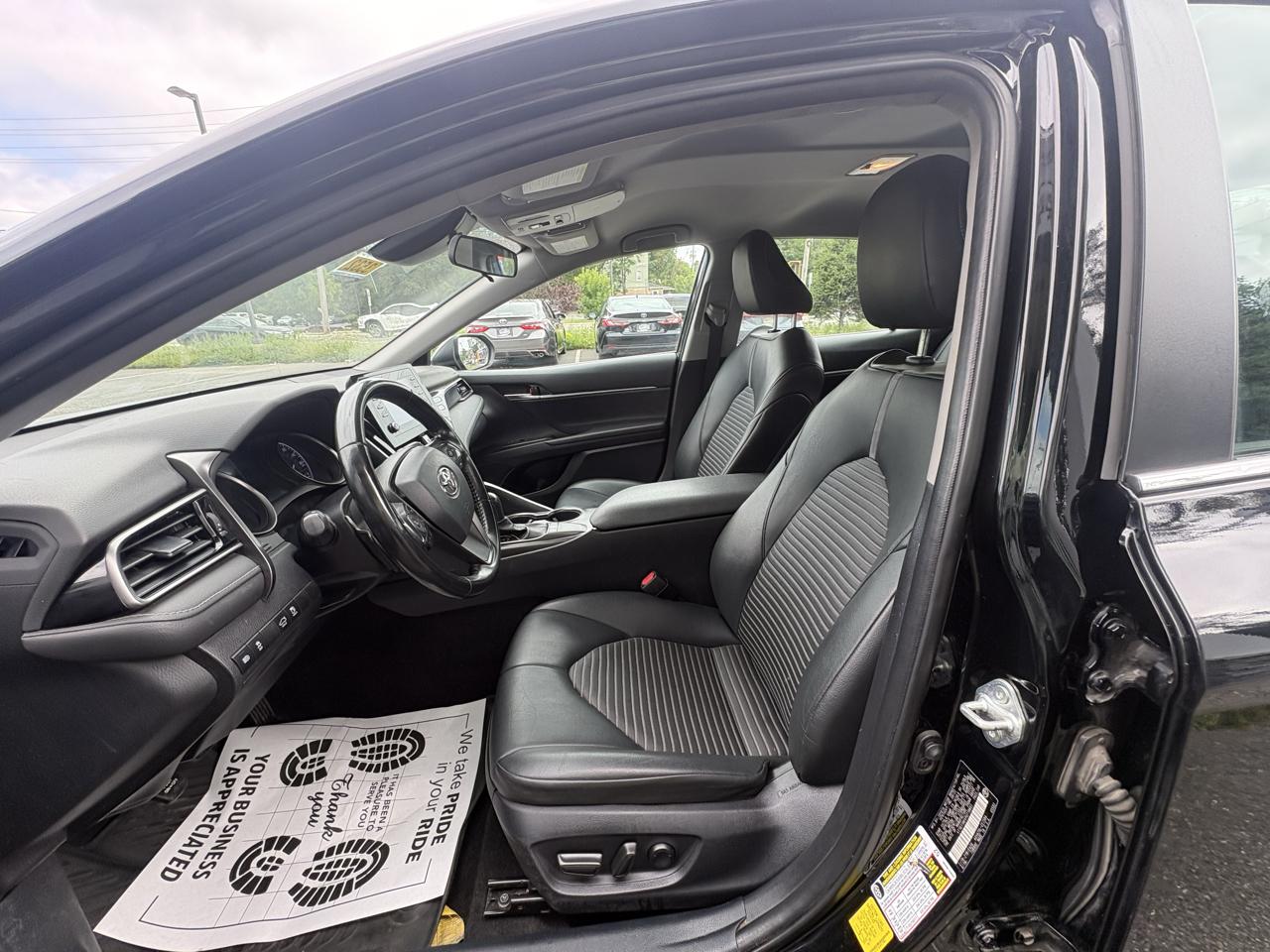 Toyota Camry SE 2023