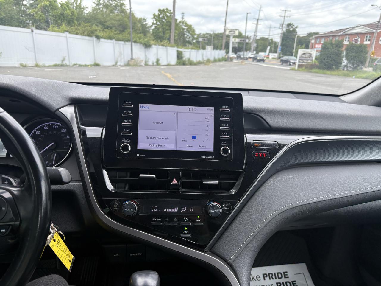 Toyota Camry SE 2023