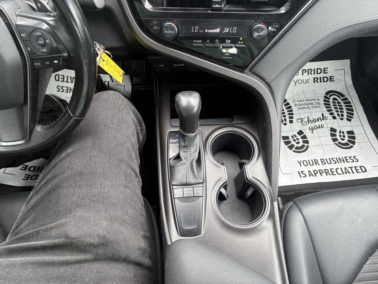 Toyota Camry SE 2023