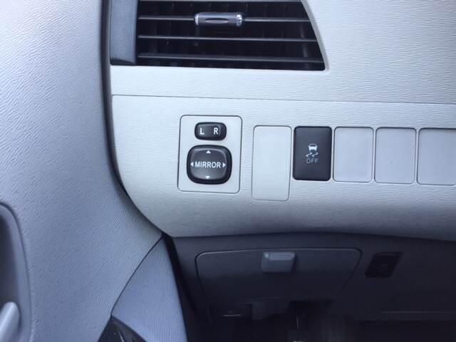 Toyota Sienna 5dr 7-Pass Van V6 LE FWD (Natl) 2013