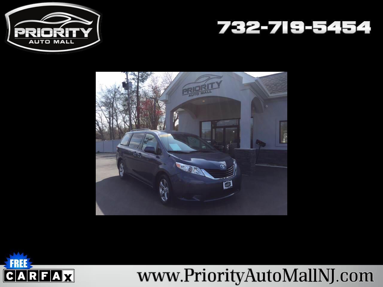 Toyota Sienna 5dr 7-Pass Van V6 LE FWD (Natl) 2013