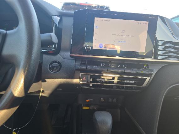 Toyota Camry LE (Natl) 2025