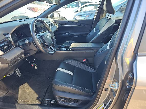 Toyota Camry SE 2025