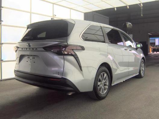 Toyota Sienna LE FWD 8-Passenger (Natl) 2023
