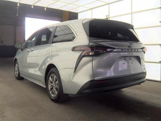 Toyota Sienna LE FWD 8-Passenger (Natl) 2023
