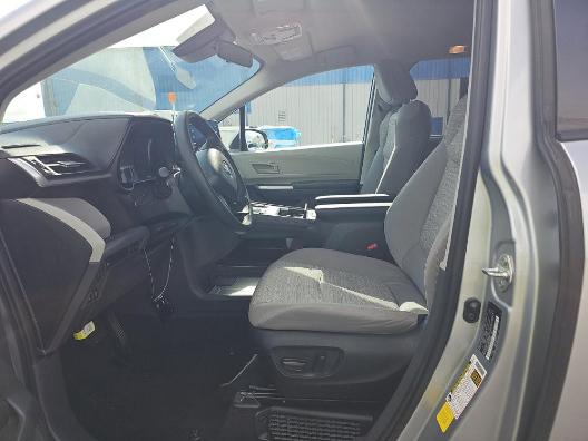 Toyota Sienna LE FWD 8-Passenger (Natl) 2023