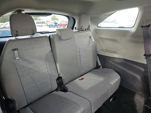 Toyota Sienna LE FWD 8-Passenger (Natl) 2023