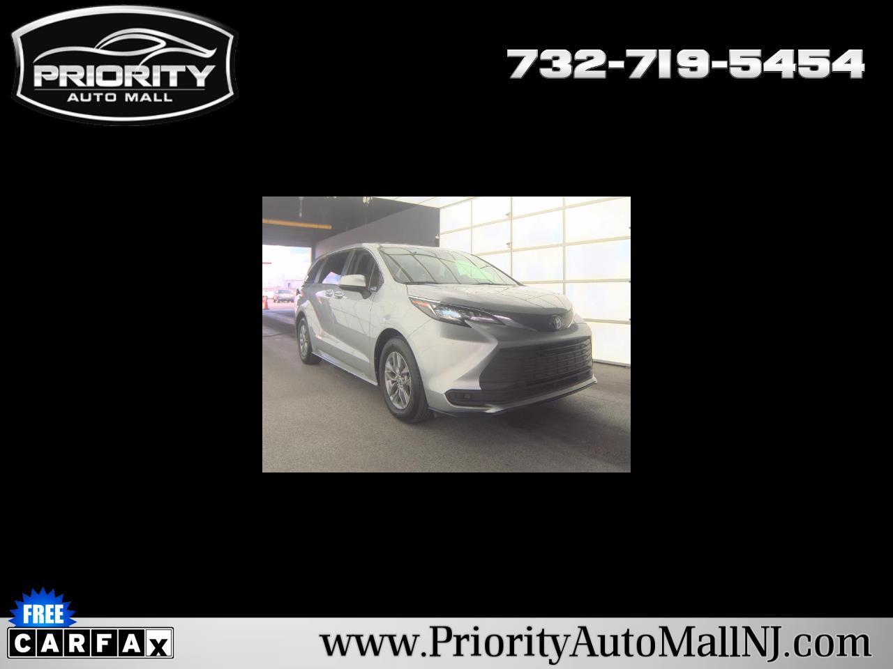 Toyota Sienna LE FWD 8-Passenger (Natl) 2023