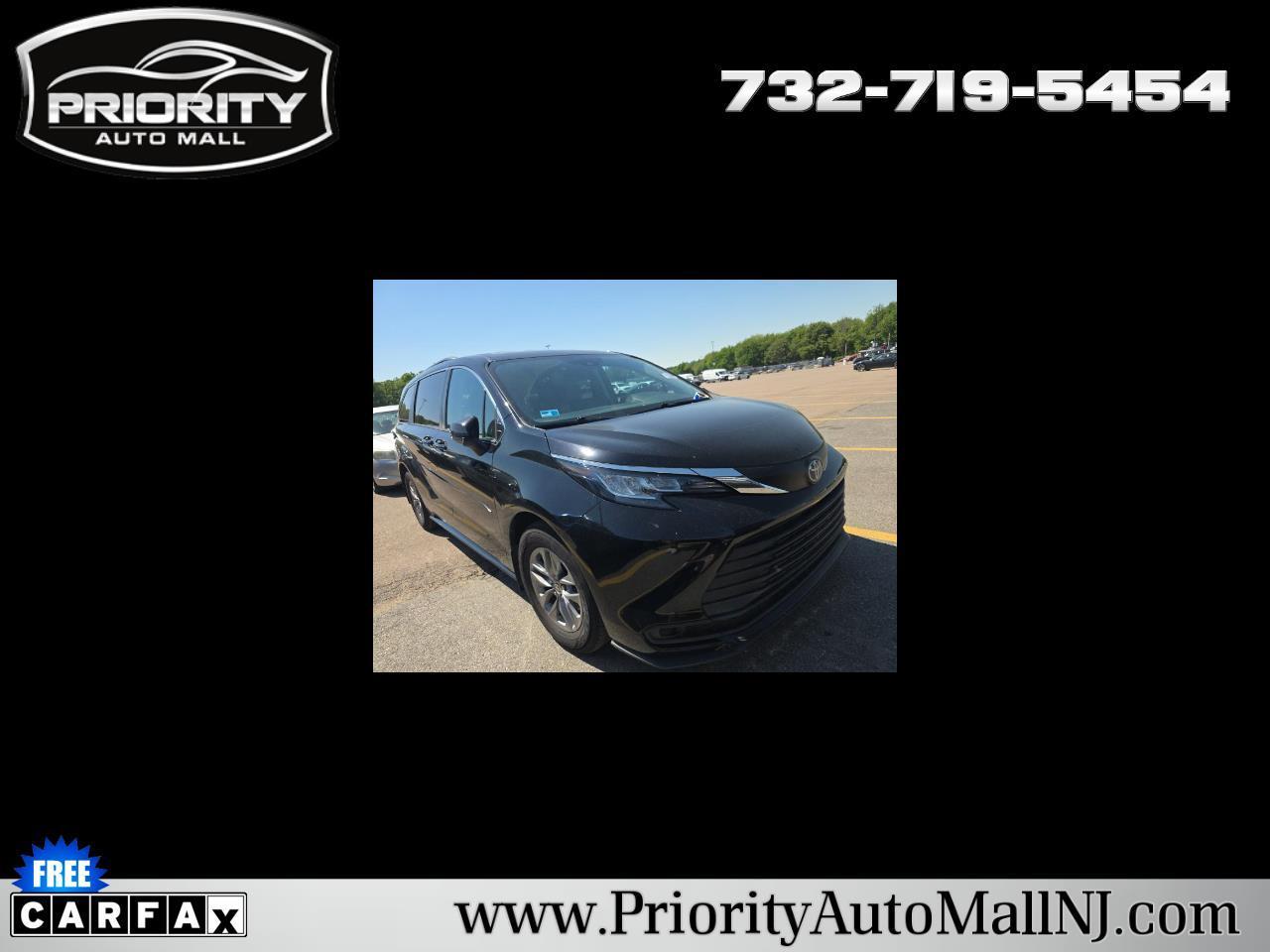Toyota Sienna LE FWD 8-Passenger (Natl) 2022