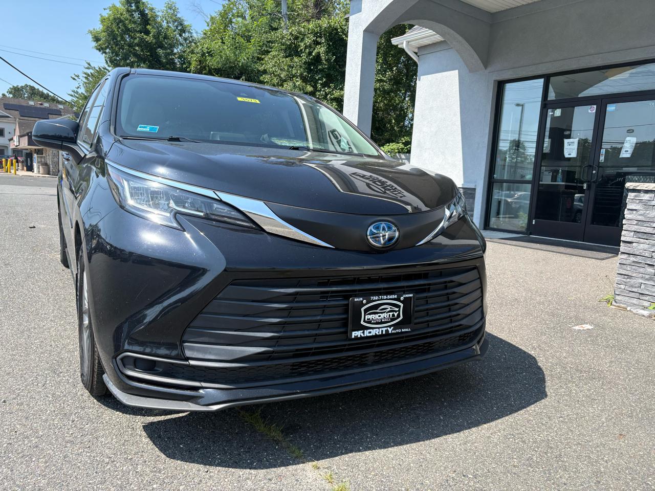 Toyota Sienna LE FWD 8-Passenger (Natl) 2022