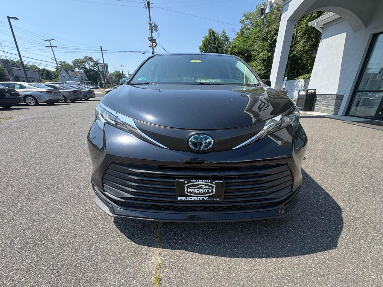 Toyota Sienna LE FWD 8-Passenger (Natl) 2022