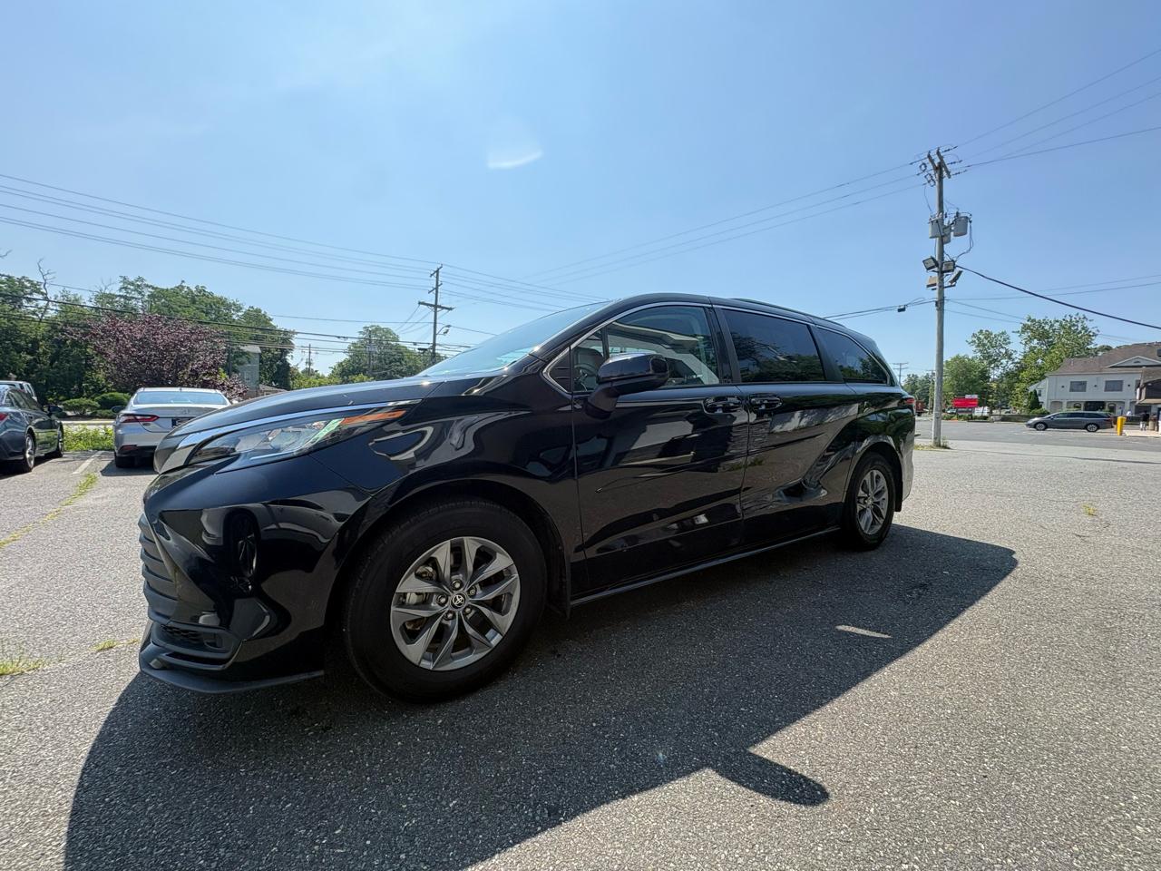 Toyota Sienna LE FWD 8-Passenger (Natl) 2022